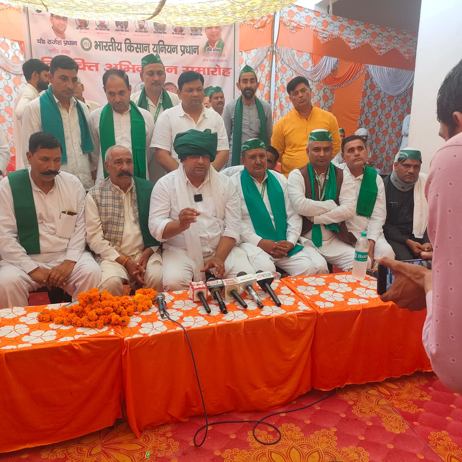 प्रदेश अध्यक्ष उत्तराखंड भाकियू प्रधान रवि पंवार ने उत्तर प्रदेश के बागपत में भाकियू प्रधान द्वारा आयोजित नियुक्ति समारोह में पहुंचे।